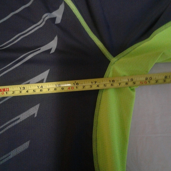 Boys XL underarmour short sleeve compressio shirt - Picture 5 of 7